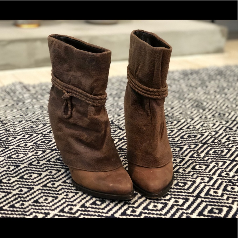 100% Aunthentic Givenchy Heeled Boots.